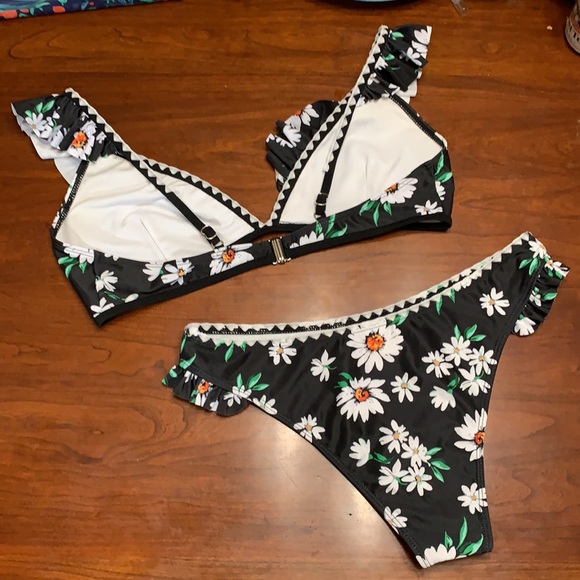 Daisy Ruffle Bikini - Picture 2 of 3